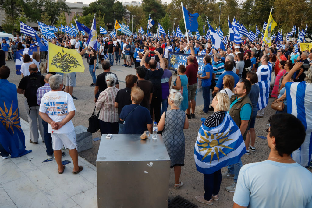 Αφήστε τα «παπατζιλίκια» για τις Πρέσπες