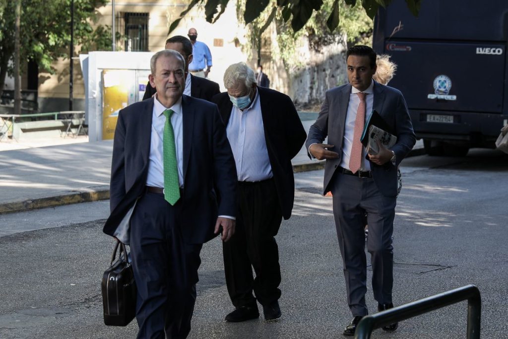 Folli-Follie: Στα «μαλακά» ρίχνει η εισαγγελέας τους κατηγορούμενους – Ζητάει απαλλαγή για το αδίκημα της απάτης