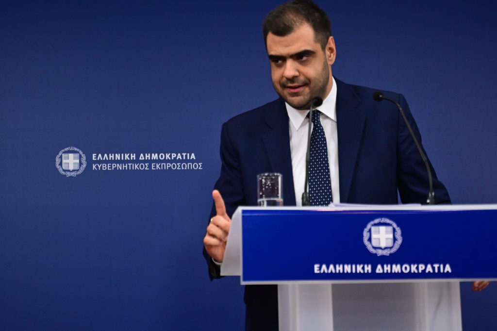 ΣΥΡΙΖΑ κατά Μαρινάκη: Απολύτως προσβλητικό προς τον ελληνικό λαό να κουνάει το δάχτυλο