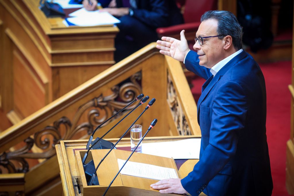 Ο Φάμελλος «αχρήστευσε» την επιστολή Μητσοτάκη στη φον ντερ Λάιεν