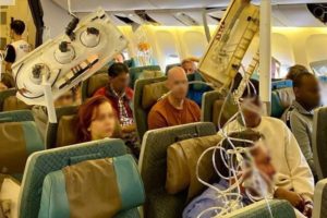 Singapore Airlines: Πώς το Boeing έχασε 6.000 πόδια μέσα σε λίγα λεπτά &#8211; Βίντεο από τις σοκαριστικές αναταράξεις