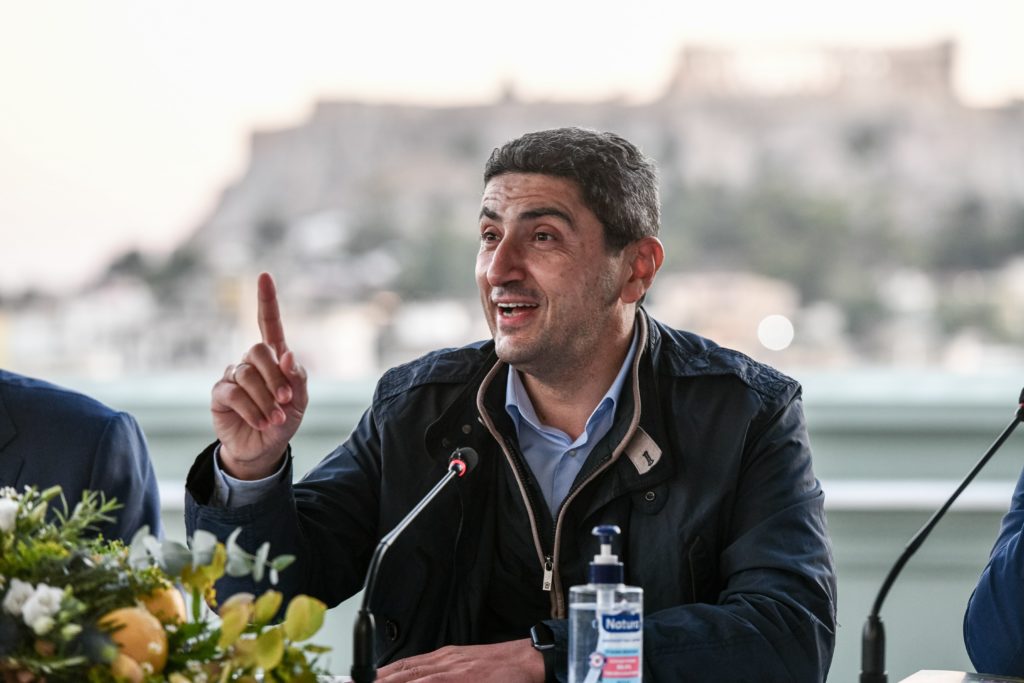 «Λουλουδοβίκος» ο Αυγενάκης: Ξαναχτυπά ο κουβαρντάς με απευθείας ανάθεση 6.000 ευρώ για «συνθέσεις λουλουδιών» στο γραφείο του