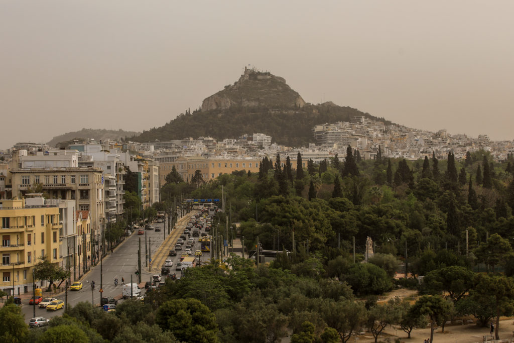 Καιρός: Υψηλές θερμοκρασίες και αφρικανική σκόνη – Σε ποιες περιοχές θα σημειωθούν τοπικές βροχές