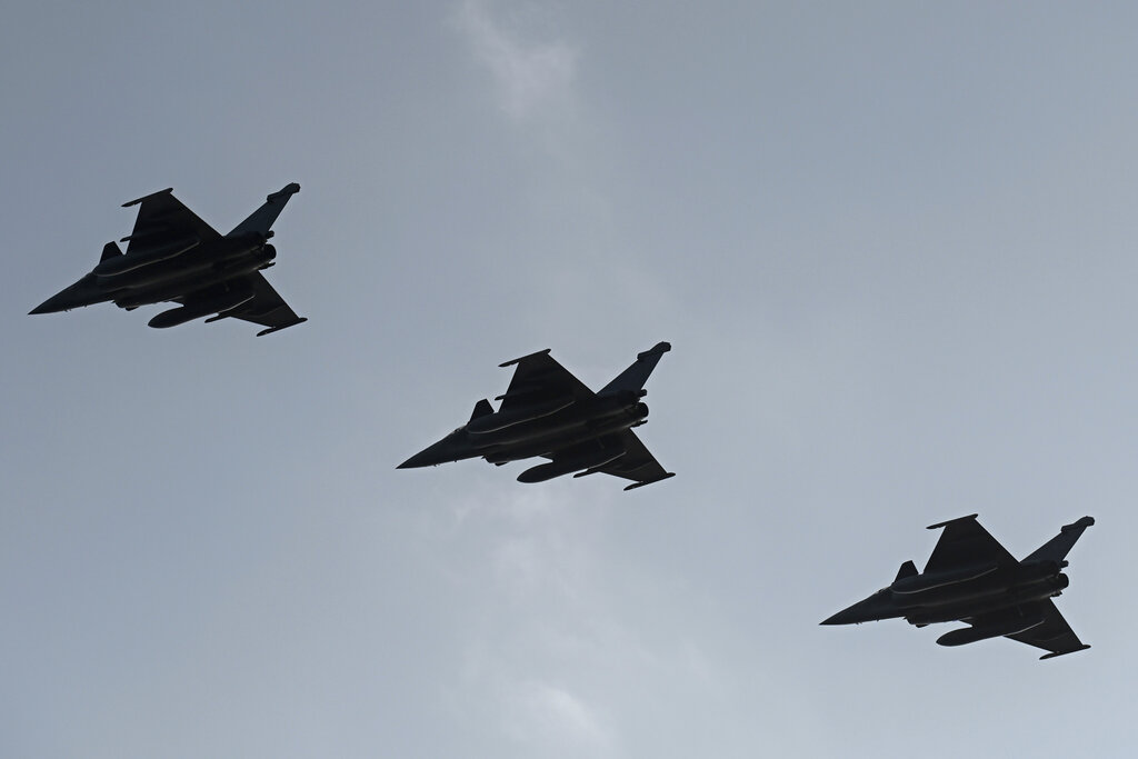 Γαλλία: Αναβαθμίζει τα πυρηνικά της όπλα – Πρώτη δοκιμαστική εκτόξευση νέου πυρηνικού πυραύλου από Rafale