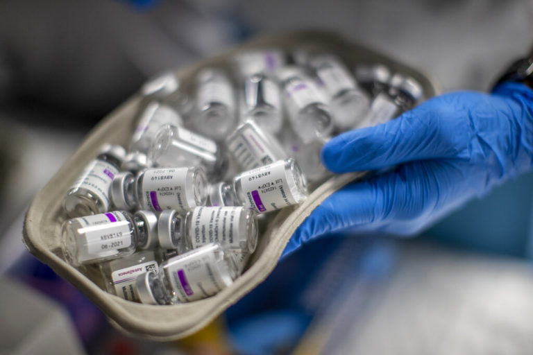 Αποσύρεται παγκοσμίως το εμβόλιο της AstraZeneca για τον κορονοϊό – Η εξήγηση και η παραδοχή