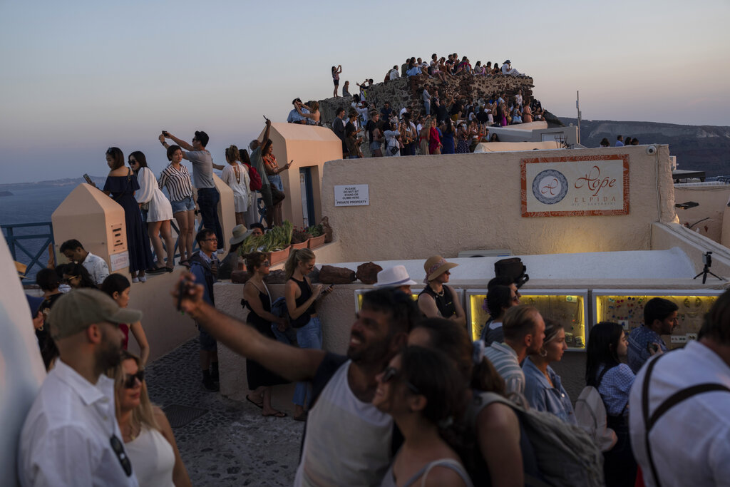 Πρόεδρος Voyageurs du monde: «Ο υπερτουρισμός είναι ο θανάσιμος εχθρός του τουρισμού» – Τι λέει για τις Κυκλάδες