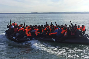 Βρετανία: Πάνω από 10.000 μετανάστες έφτασαν με πλοιάρια από τον Ιανουάριο