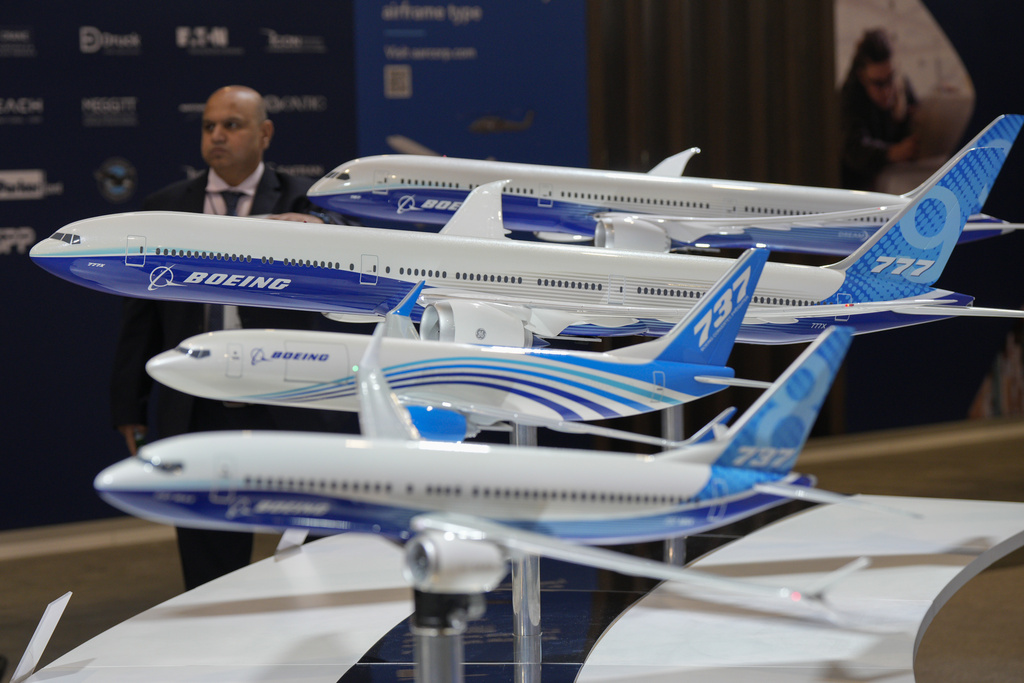 Σε «κενά αέρος» η Boeing: Ελαττωματικά εξαρτήματα, ατυχήματα, και δύο μυστήριοι θάνατοι (Photos – Video)