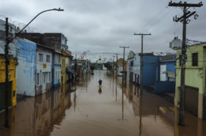 Βραζιλία: Τουλάχιστον 56 νεκροί και 67 αγνοούμενοι από τις καταρρακτώδεις βροχές