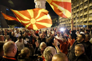 Η κυβέρνηση απορρίπτει την πρόταση του ΣΥΡΙΖΑ για τα μνημόνια συνεργασίας με τη Βόρεια Μακεδονία