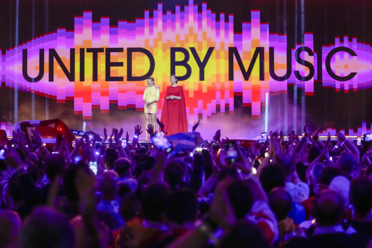 Eurovision 2024 – Καλλιτέχνες αψηφούν την EBU: Τα μηνύματα υπέρ της Παλαιστίνης – Η «παγκόσμια ειρήνη» της Σάττι και οι… σπόντες