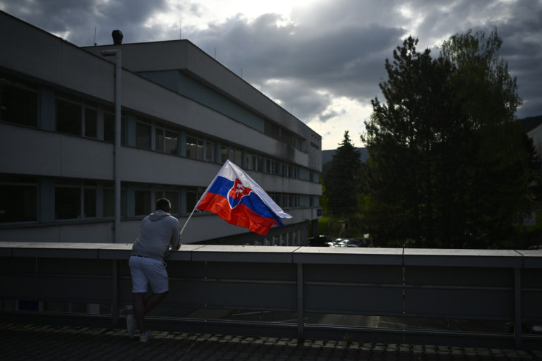 Σλοβακία: Σταθερή η κατάσταση της υγείας του Φίτσο – Στο δικαστήριο ο ύποπτος δράστης