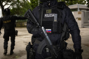 Σλοβακία: Ενδείξεις ότι ο δράστης της απόπειρας δολοφονίας κατά του Φίτσο «δεν ενήργησε μόνος»