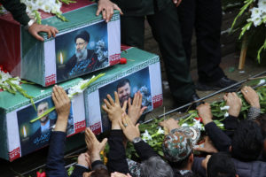 Ιράν: Τριήμερες επικήδειες τελετές για τον πρόεδρο Ραϊσί &#8211; Χιλιάδες συνέρρευσαν στην Ταμπρίζ (Photos)