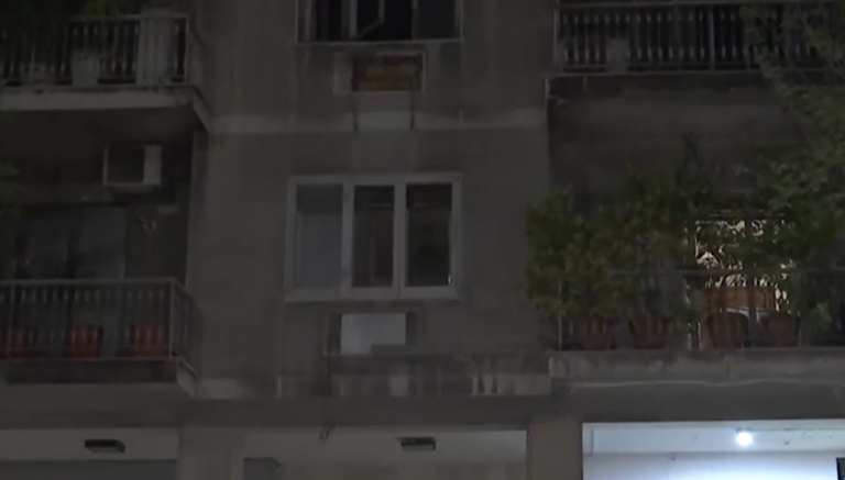 Φωτιά σε διαμέρισμα στο κέντρο της Αθήνας – Χωρίς τις αισθήσεις τους δύο αδέρφια (Video)