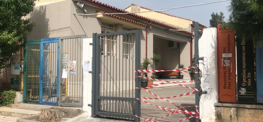 Κηφισιά: Τρεις συλλήψεις μετά τον τραυματισμό του μαθητή από καγκελόπορτα – Ο δήμος καταγγέλλει τη σύμβαση με τον εργολάβο