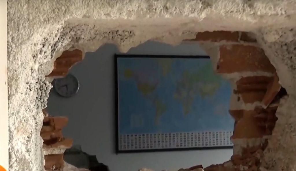 Πειραιάς: Κινηματογραφικό ριφιφί σε εταιρεία εμπορίας χρυσού – Τρύπησαν τοίχους για να φτάσουν στο χρηματοκιβώτιο (Video)