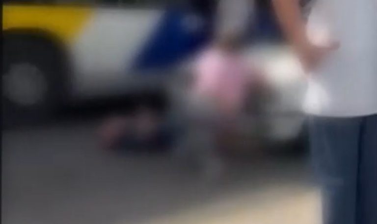 Άγριο ξύλο μεταξύ οδηγών στη Λεωφόρο Θηβών: Χτύπησαν 43χρονη και παρέσυραν με ΙΧ έναν άνδρα (Video)