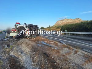 Σοβαρό τροχαίο στην Ε.Ο Κορίνθου – Πατρών: Ανετράπη φορτηγό &#8211; Τραυματίστηκε ο οδηγός (Video &#8211; Photos)