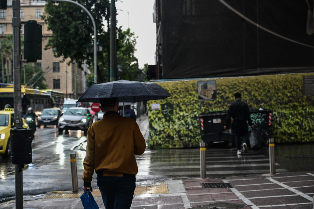 Καιρός: Ανατροπή σκηνικού με βροχές και καταιγίδες, και πτώση θερμοκρασίας – Πού θα χτυπήσει η κακοκαιρία