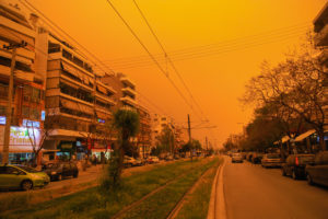 Καιρός: Αποπνικτικό «κοκτέιλ» ζέστης και αφρικανικής σκόνης από την Πέμπτη  &#8211; Πού θα φτάσει ο υδράργυρος