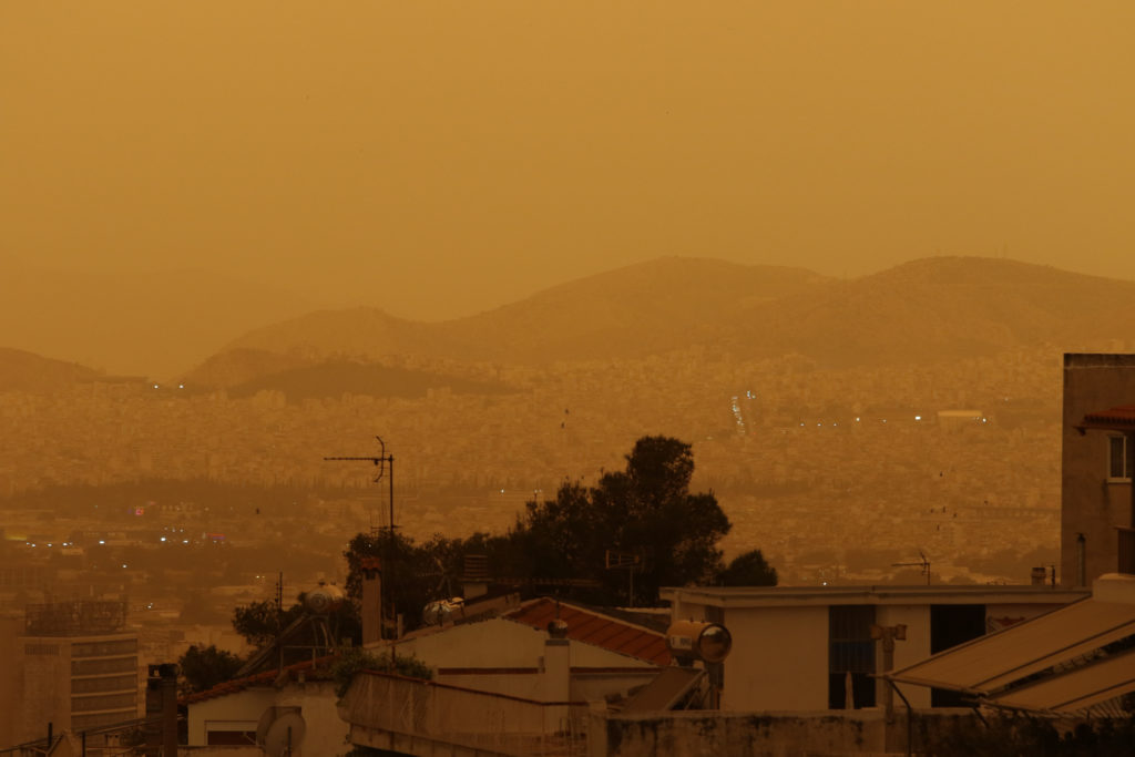 Καιρός: «Κοκτέιλ» ζέστης και αφρικανικής σκόνης – Ποιες περιοχές θα επηρεάσει (LIVE)