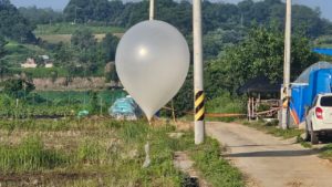 Βόρεια Κορέα: Έστειλε μπαλόνια με περιττώματα και σκουπίδια στη Νότια Κορέα!