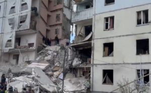 Ρωσία- Μπέλγκοροντ: Κατάρρευση πολυώροφου κτιρίου από ουκρανικό πύραυλο &#8211; Πολλοί παγιδευμένοι (Video)