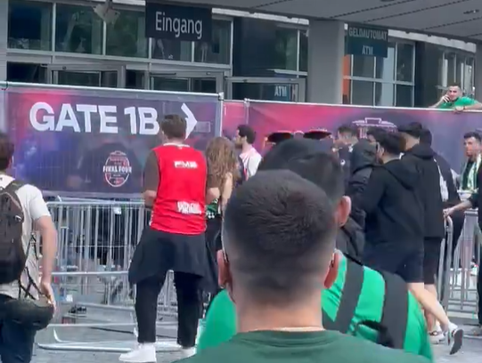 Βερολίνο: Ένταση έξω από την Uber Arena – Τι συνέβη (Video)