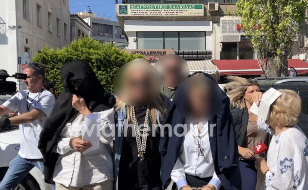 Χαλκίδα: «Θάψτε με, θέλω να πεθάνω» – Οι φωνές κατηγορούμενης εφοριακού μετά το τέλος της απολογίας
