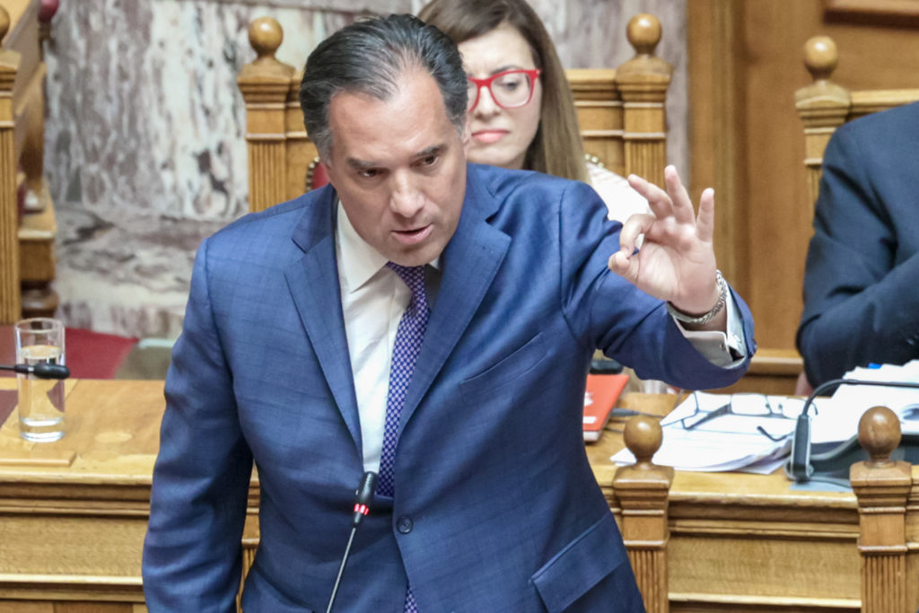 Ο Άδωνης απειλεί τους γιατρούς του ΕΣΥ ότι θα τους φέρει ιδιώτες!