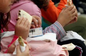 Λαμία: Μαζική τροφική δηλητηρίαση από σχολικά γεύματα &#8211; Οργισμένοι οι γονείς