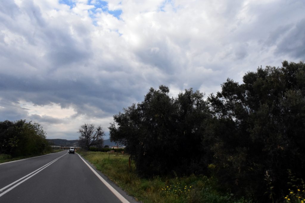 Καιρός: Σε ποιες περιοχές αναμένονται βροχές – Φτάνει τους 29 βαθμούς ο υδράργυρος