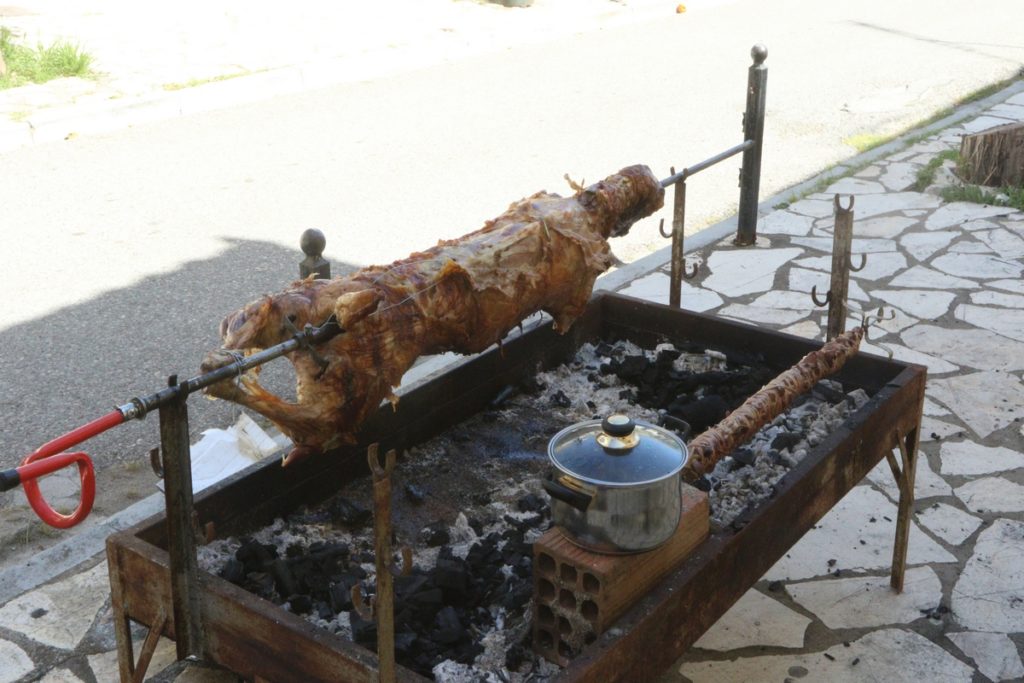 Καιρός: Με ομπρέλες η Ανάσταση – Με άστατο καιρό το ψήσιμο του οβελία αύριο Πάσχα