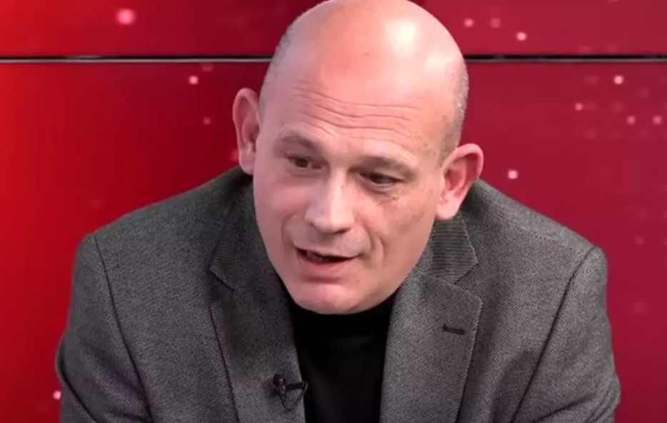 Αποκαλύψεις – σοκ από τον Πάρι Καρβουνόπουλο για τις αεροδιακομιδές στο Αιγαίο μετά την περιπέτεια της υγείας του