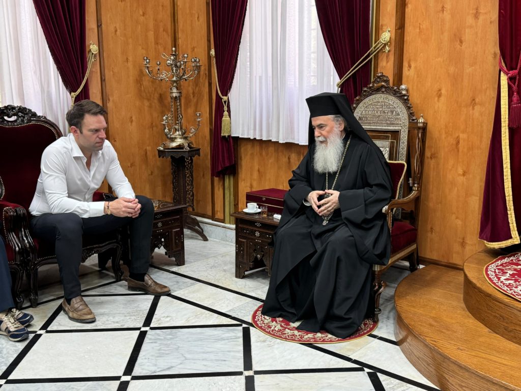 Στο Πατριαρχείο Ιεροσολύμων ο Στέφανος Κασσελάκης – «Δεν αρμόζει στην ανθρωπότητα η κατάσταση στη Γάζα» (Video)