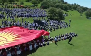 Κιργιστάν: Τρομακτικό τροχαίο με 29 τραυματίες μαθητές &#8211; Tους παρέσυρε ακυβέρνητο φορτηγάκι (Video)