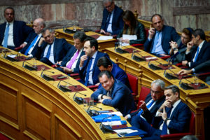 Απολογούμενη η κυβέρνηση για τη ΔΥΠΑ &#8211; Στη Βουλή φέρνει ο ΣΥΡΙΖΑ το διαφαινόμενο σκάνδαλο