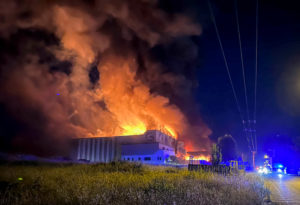 Δηλητηρίαση μαθητών στη Λαμία: Το εργοστάσιο Γιαννίτση που τυλίχθηκε στις φλόγες είχε ζητήσει από την ασφαλιστική αύξηση αποζημίωσης