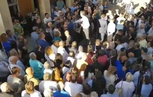 Κέρκυρα: Η φρουρά του Μητσοτάκη απομάκρυνε πολίτες που ζητούσαν δικαιοσύνη για τα Τέμπη (Video)