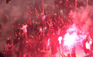 Ολυμπιακός &#8211; Άστον Βίλα: «Πάρτι» στο Πασαλιμάνι &#8211; Ξέφρενοι πανηγυρισμοί για την ιστορική πρόκριση στον τελικό (Videos)