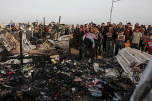 Γάζα: Αποτροπιασμός και διεθνείς αντιδράσεις για το ισραηλινό πλήγμα στην Ράφα &#8211; Τουλάχιστον 40 άμαχοι νεκροί