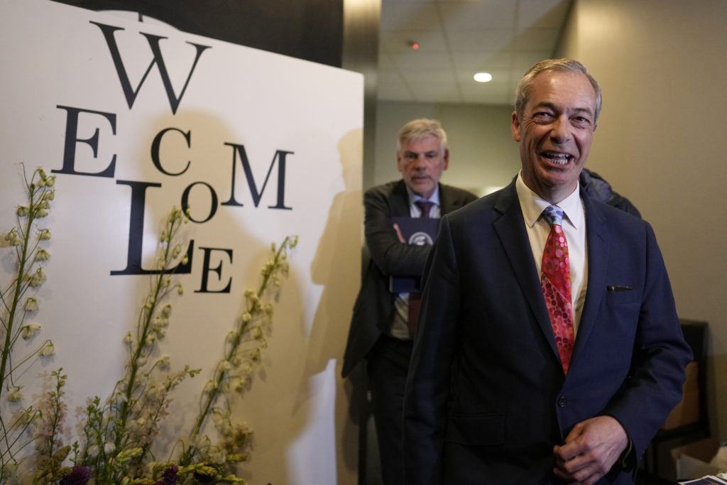 Νάιτζελ Φάρατζ: Ο πρωτεργάτης του Brexit δεν κατεβαίνει στις εκλογές – Πάει στις ΗΠΑ να στηρίξει τον Τραμπ