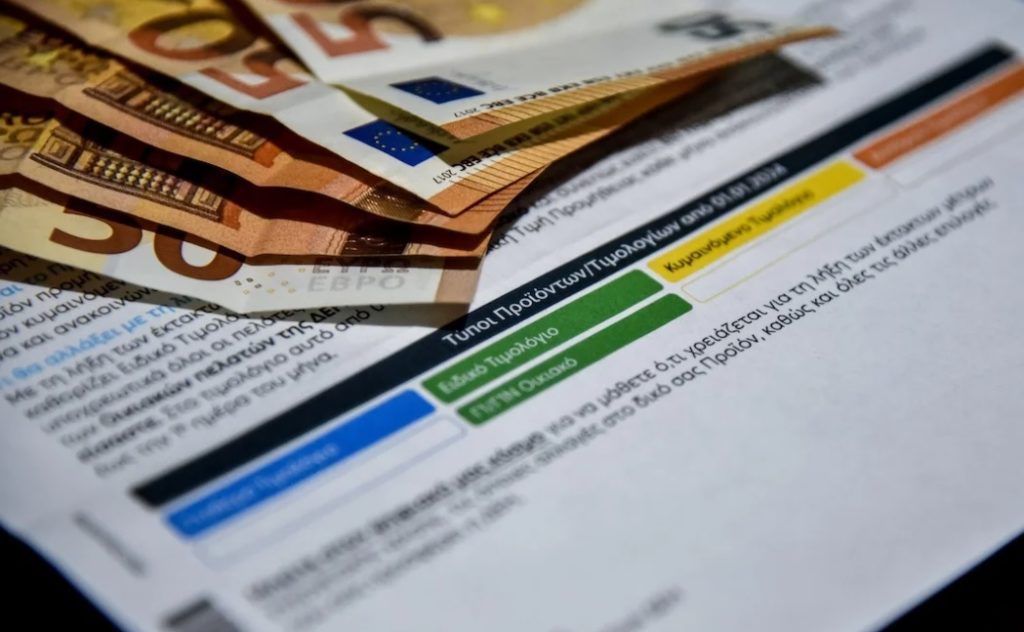 Τιμολόγια ρεύματος: Γιατί 7 στους 10 καταναλωτές στρέφονται στα «μπλε» – Ποιο «χρώμα» συμφέρει σήμερα