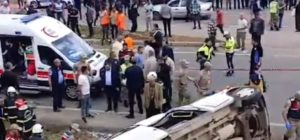 Τραγωδία στην Τουρκία: Οκτώ νεκροί μετά από σύγκρουση μπετονιέρας με λεωφορείο (Video)