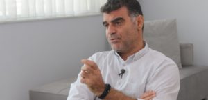 Σφοδρή επίθεση και αποκαλύψεις του Κώστα Βαξεβάνη κατά του διοικητή της ΑΑΔΕ Γ. Πιτσιλή , μέσα από την συχνότητα του Ionion FM