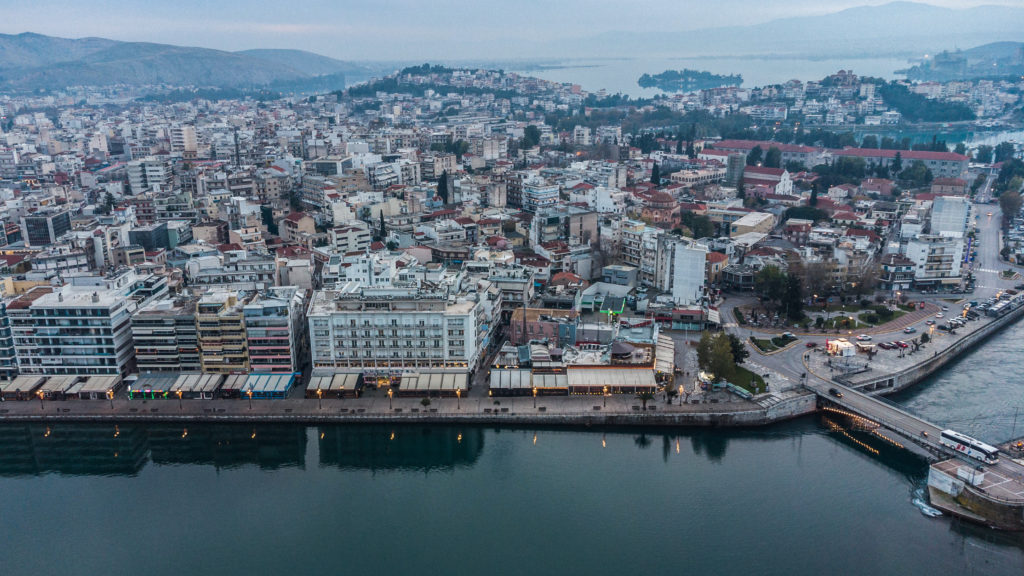 Χαλκίδα: Συνελήφθησαν η διευθύντρια και υπάλληλοι της ΔΟΥ – Κατηγορούνται για διαφθορά