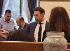 Κασσελάκης σε κοινοβουλευτικούς συντάκτες: «Θα πάω στη Δυτική Όχθη αν με αφήσει το Ισραήλ»