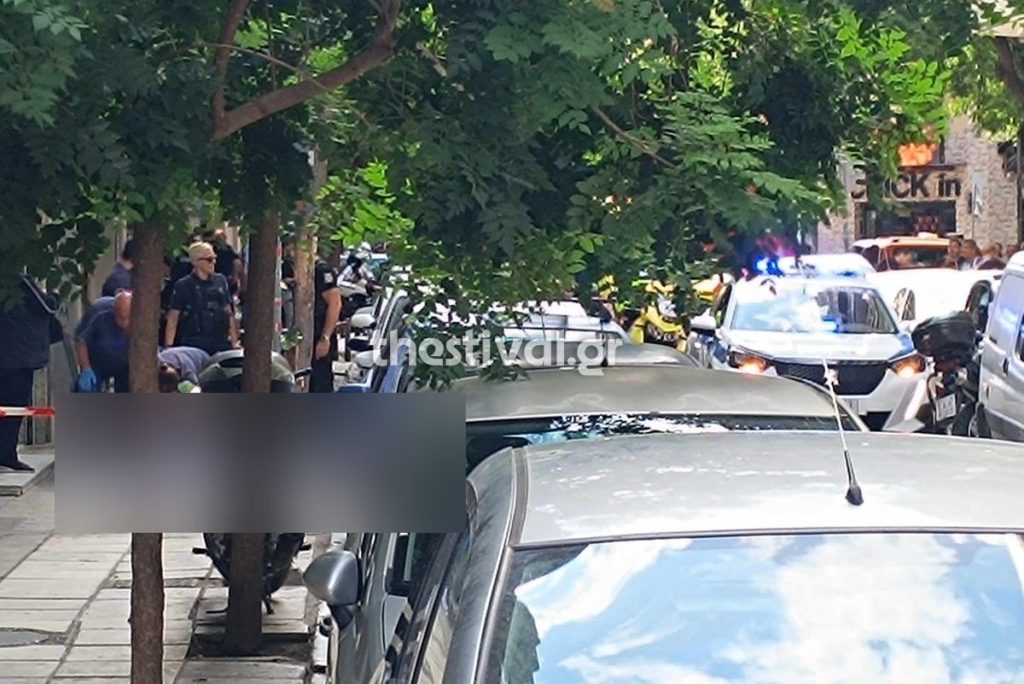 Θεσσαλονίκη: Έπεσε στο κενό από μπαλκόνι πολυκατοικίας (Photos)