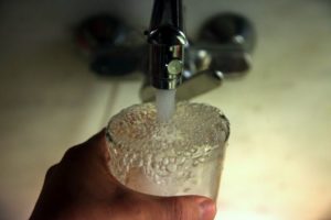 «Καμπανάκι» για το νερό στη Μαγνησία: Πώς μπορεί να μολύνθηκε &#8211; «Η σαλμονέλα διατηρείται 30 ημέρες» (Video)